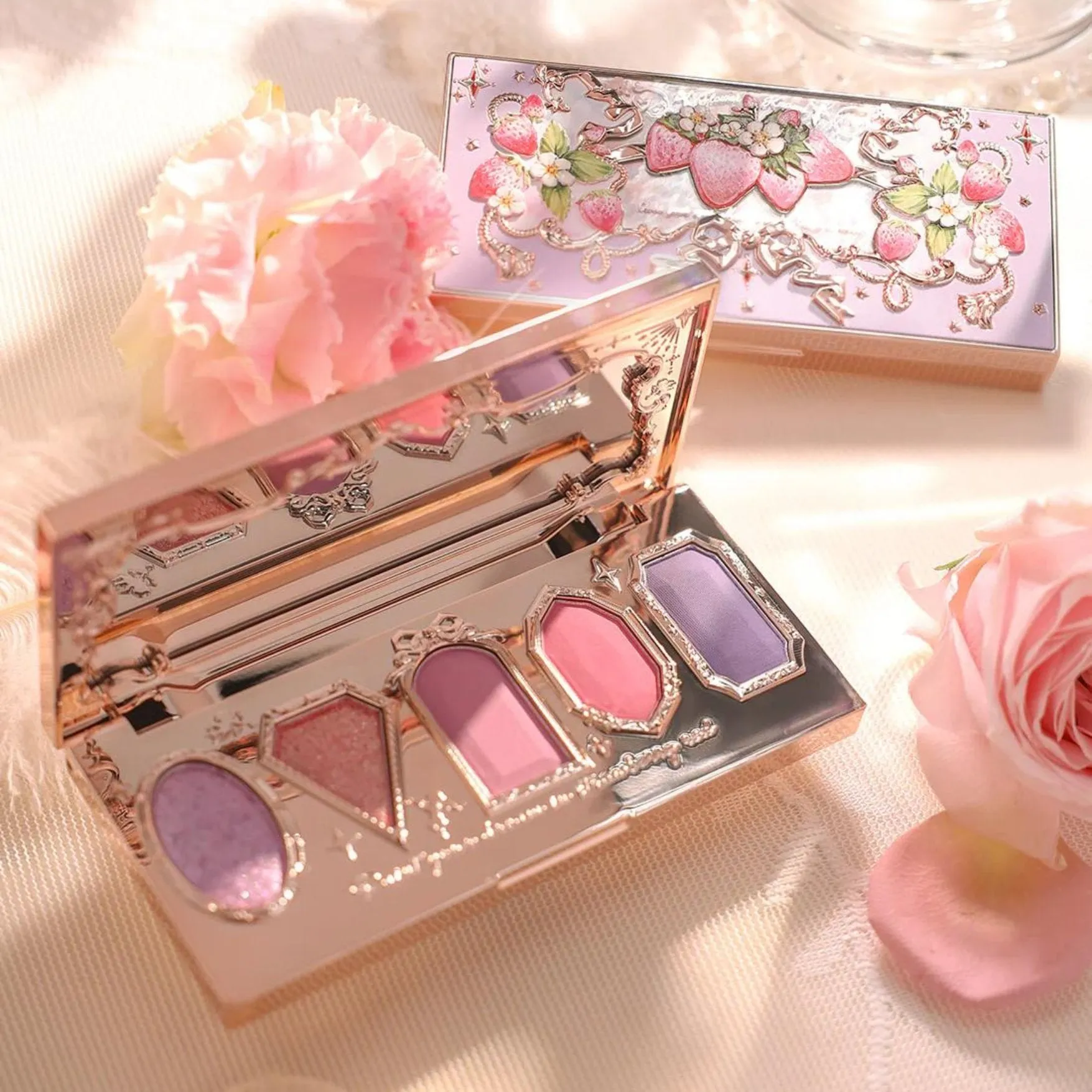 Flower Knows Violet Strawberry Rococo Five-Color Eyeshadow Palette G01 Starmoon Strawberry