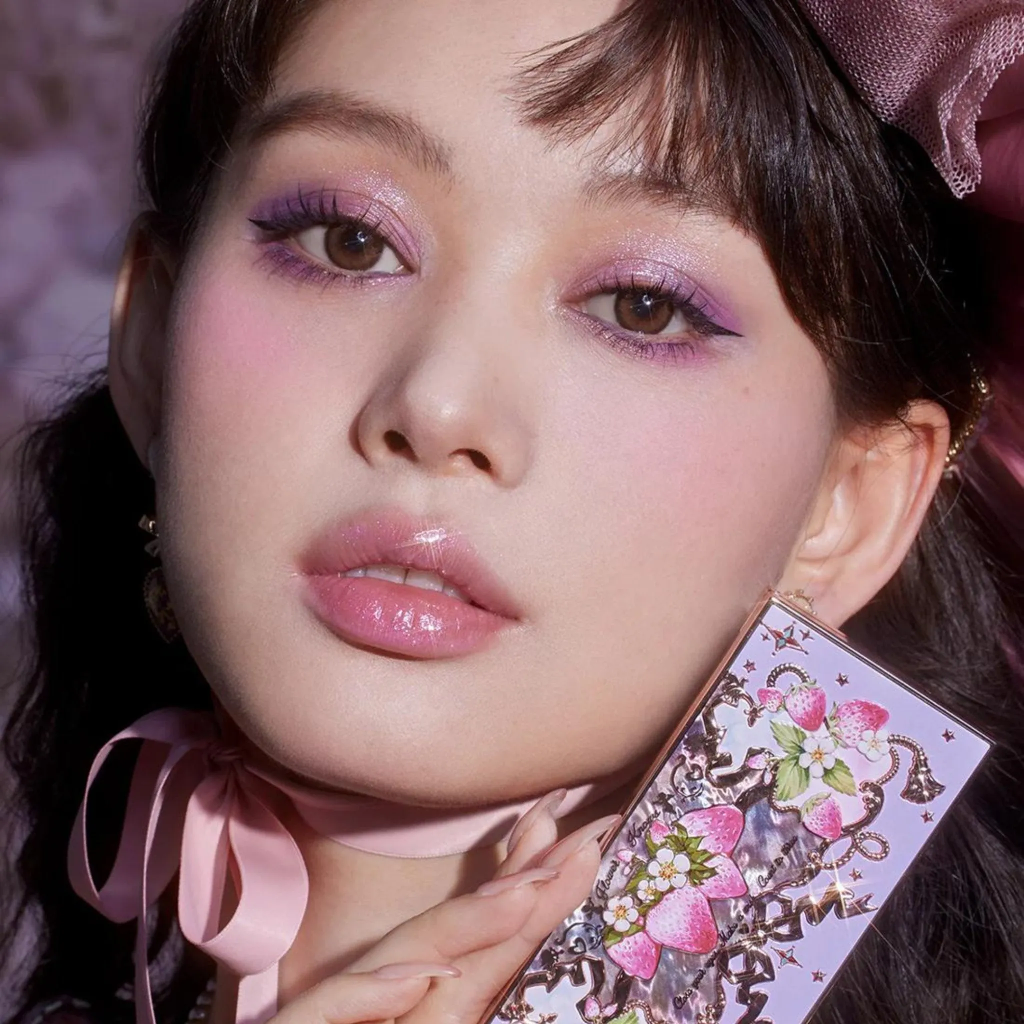 Flower Knows Violet Strawberry Rococo Five-Color Eyeshadow Palette G01 Starmoon Strawberry