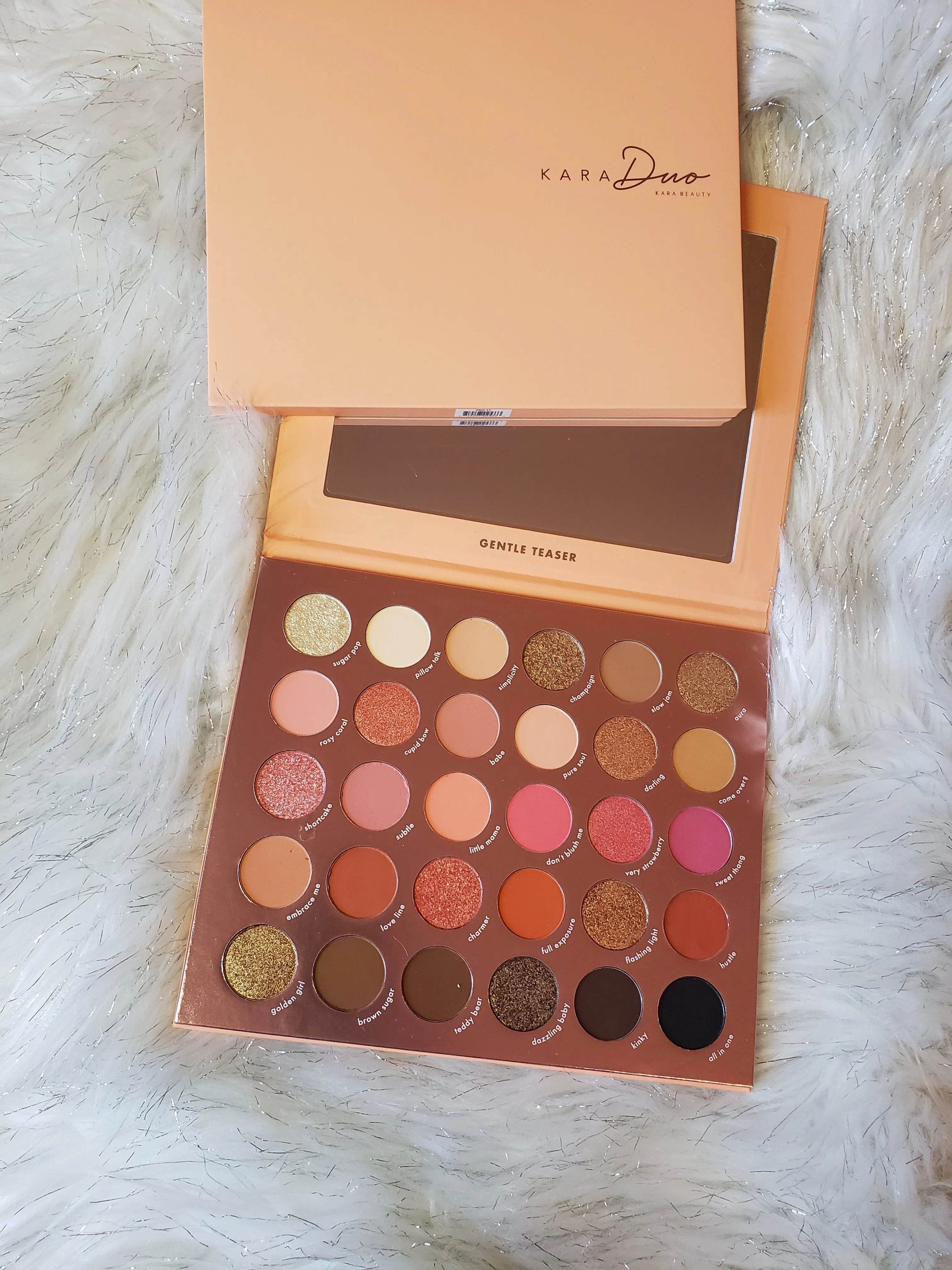 Gentle Teaser from Kara Beauty 30 color eyeshadow palette