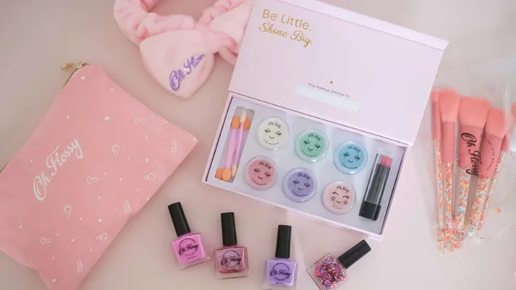 Oh Flossy Deluxe Makeup Set